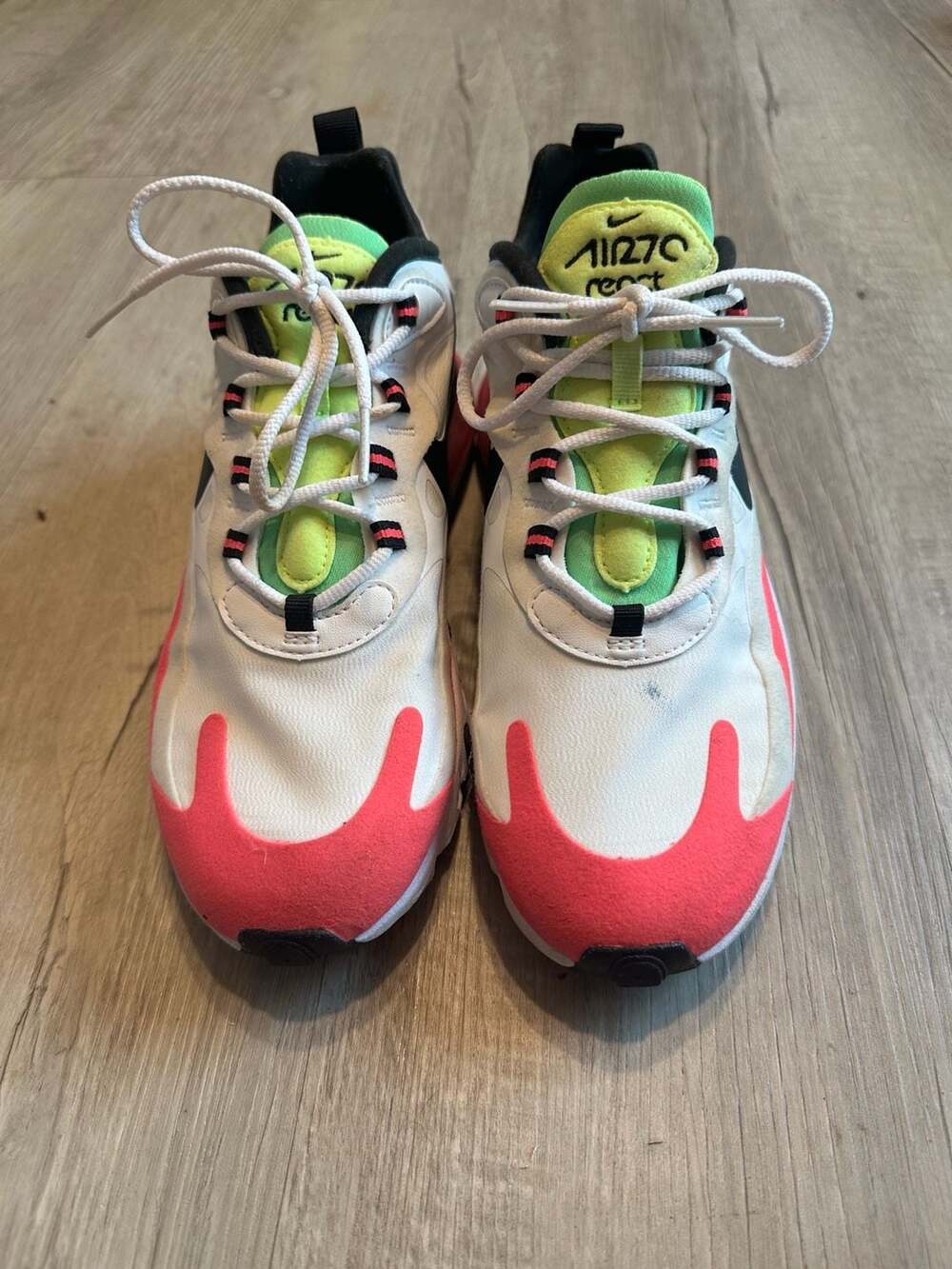 Nike Air Max 270 React Women's Size 7 Running Shoes Hyper Pink